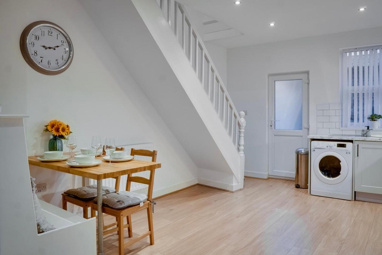 Birkenhead - 2 Bedroom House Экстерьер фото