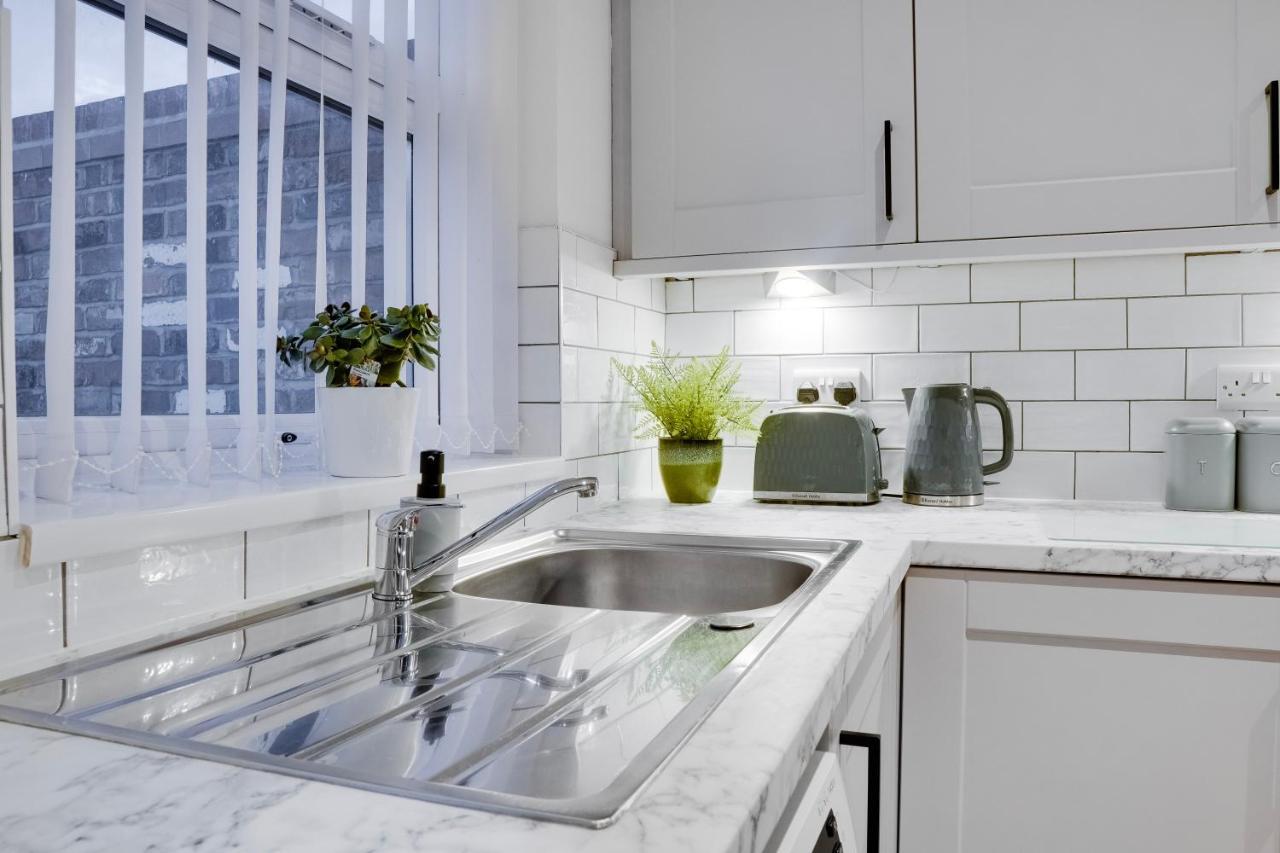 Birkenhead - 2 Bedroom House Экстерьер фото