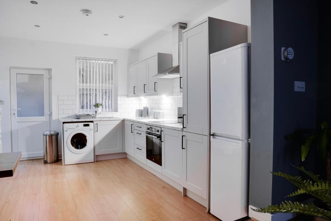 Birkenhead - 2 Bedroom House Экстерьер фото